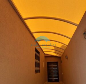 احدث تصاميم واشكال لمظلات ارتداد لكسان شفافه وملونة لتغطية الممرات والاسياب